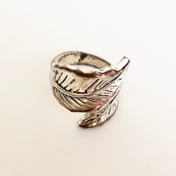 Rustic Leaf Wrap Ring 🍃 - Picture 2 of 5